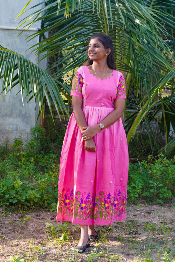 Embroidery work Pink color pure cotton feeding kuruthi - Image 4
