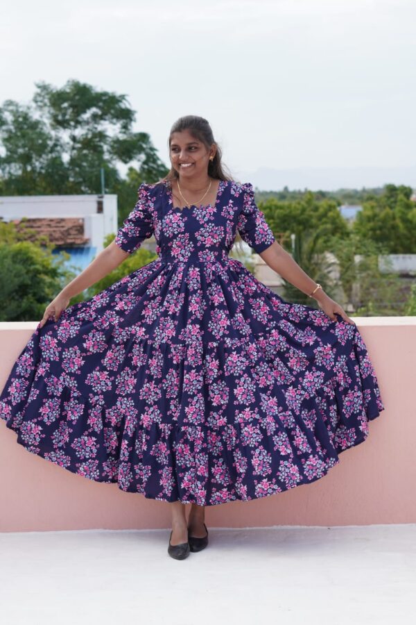 Delta Crush 3 Tier blue color small flower feeding kuruthi