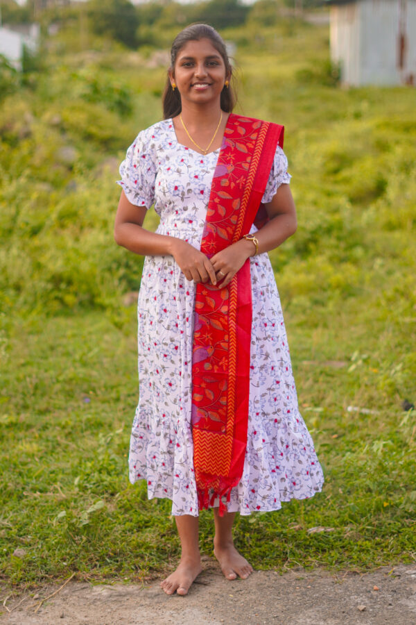 white color and red color small flower Feeding TOP and DuPatta - Image 3