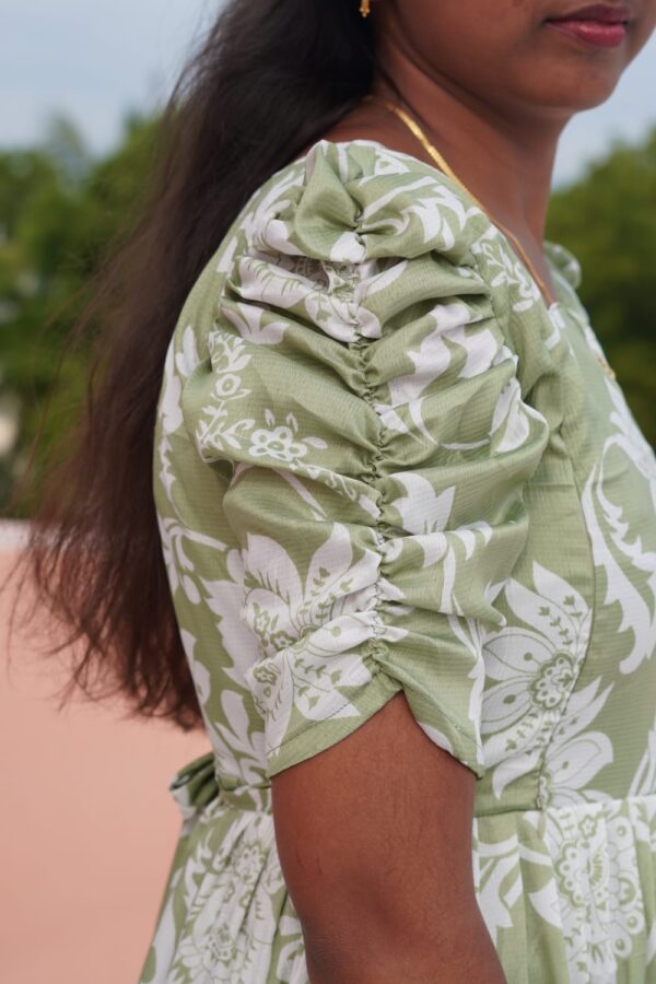 Delta Crush 3 Tier  green color white flower feeding kuruthi - Image 3
