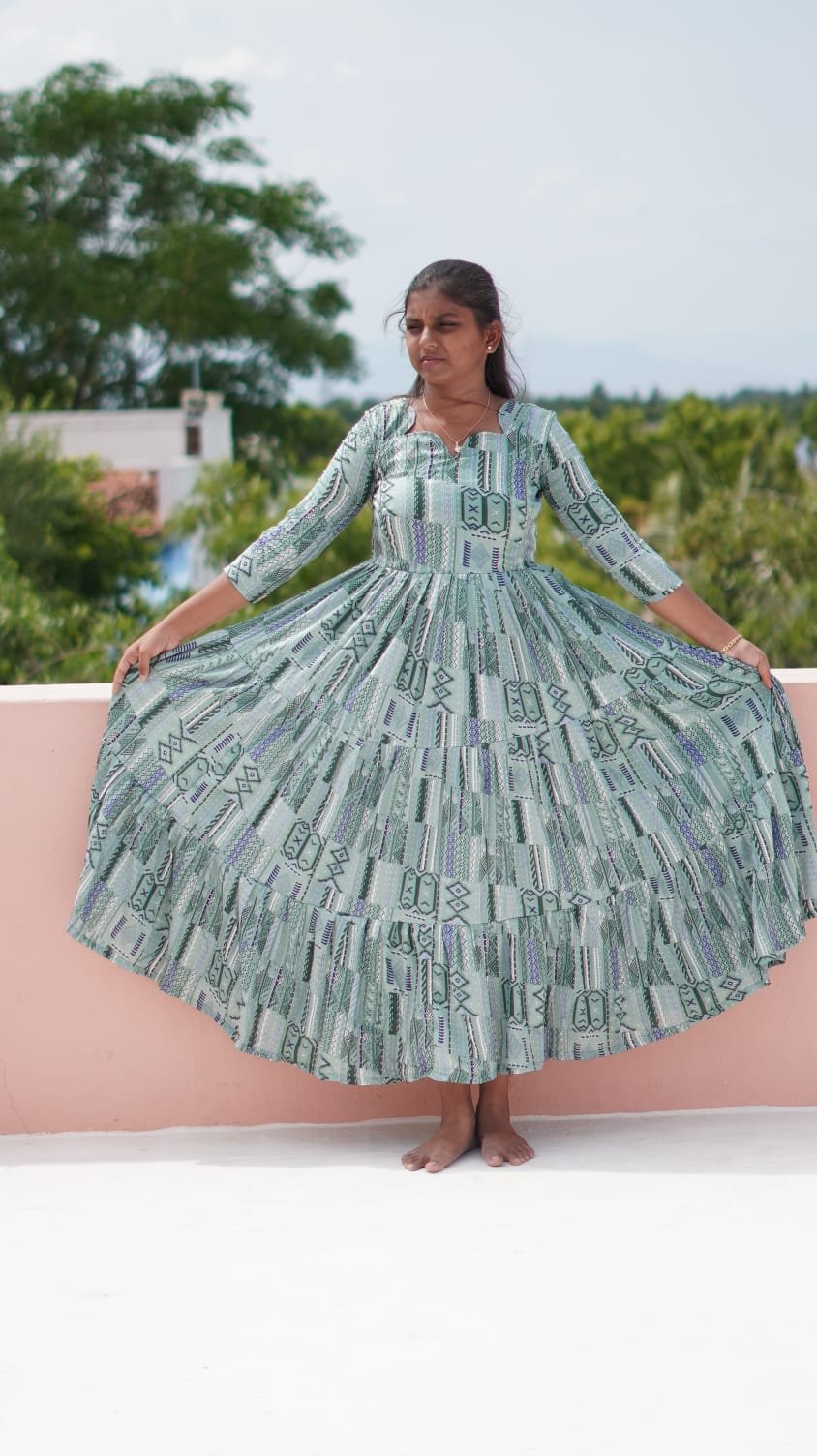 Green color 3/4 sleeve 3 tier feeding kuruthi