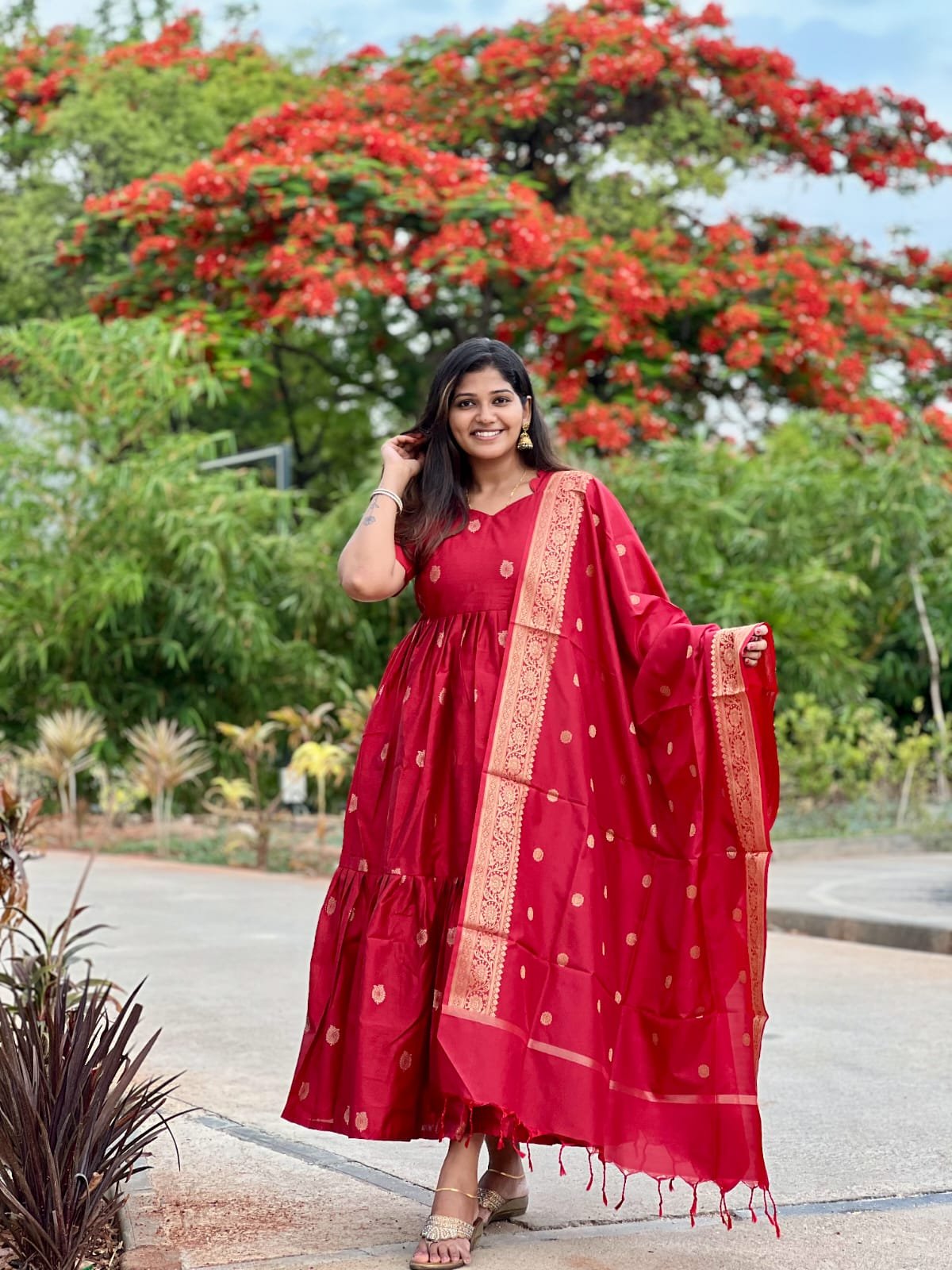 Red color Raw Silk feeding kuruthi